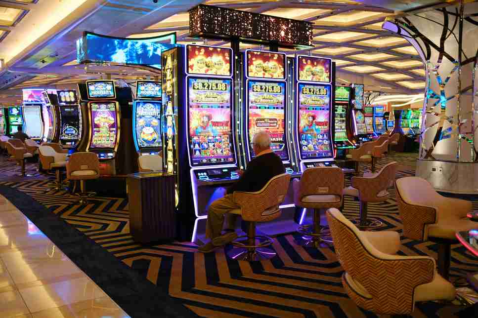 Come i Dealer dal Vivo hanno Trasformato i Casinò Online